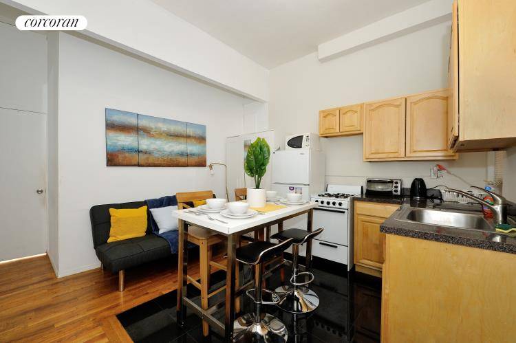 Classic three bed and one bath furnished apartment located in Midtown West.