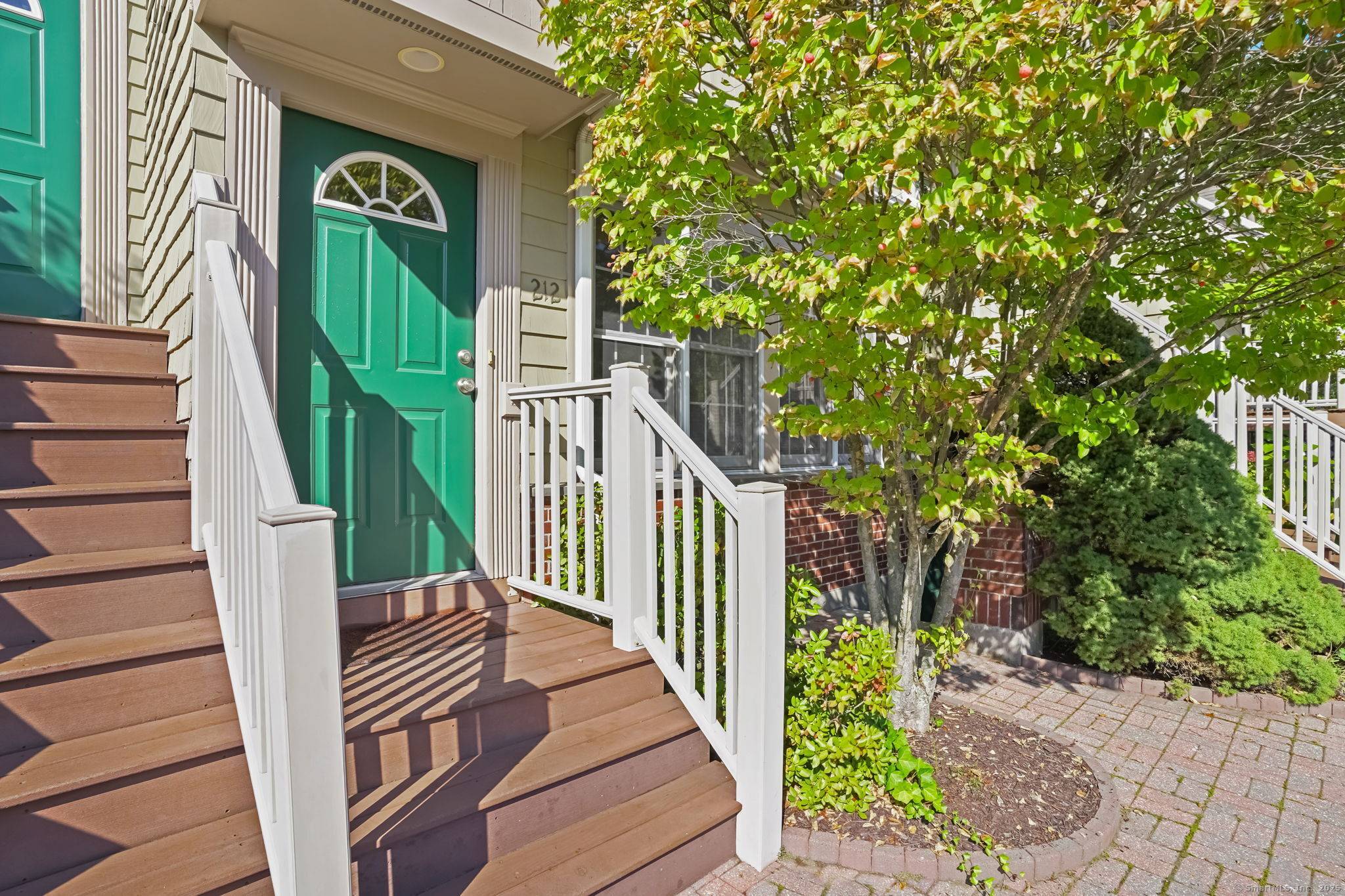 Move right in and enjoy this beautifully renovated 1 bedroom, 1 bath condominium just moments from town, train, shops, and restaurants.