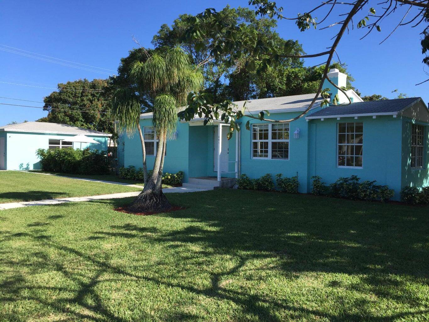 Absolutely adorable home in east Delray only 3 blocks from Atlantic and a half block to the new Sundy Village.