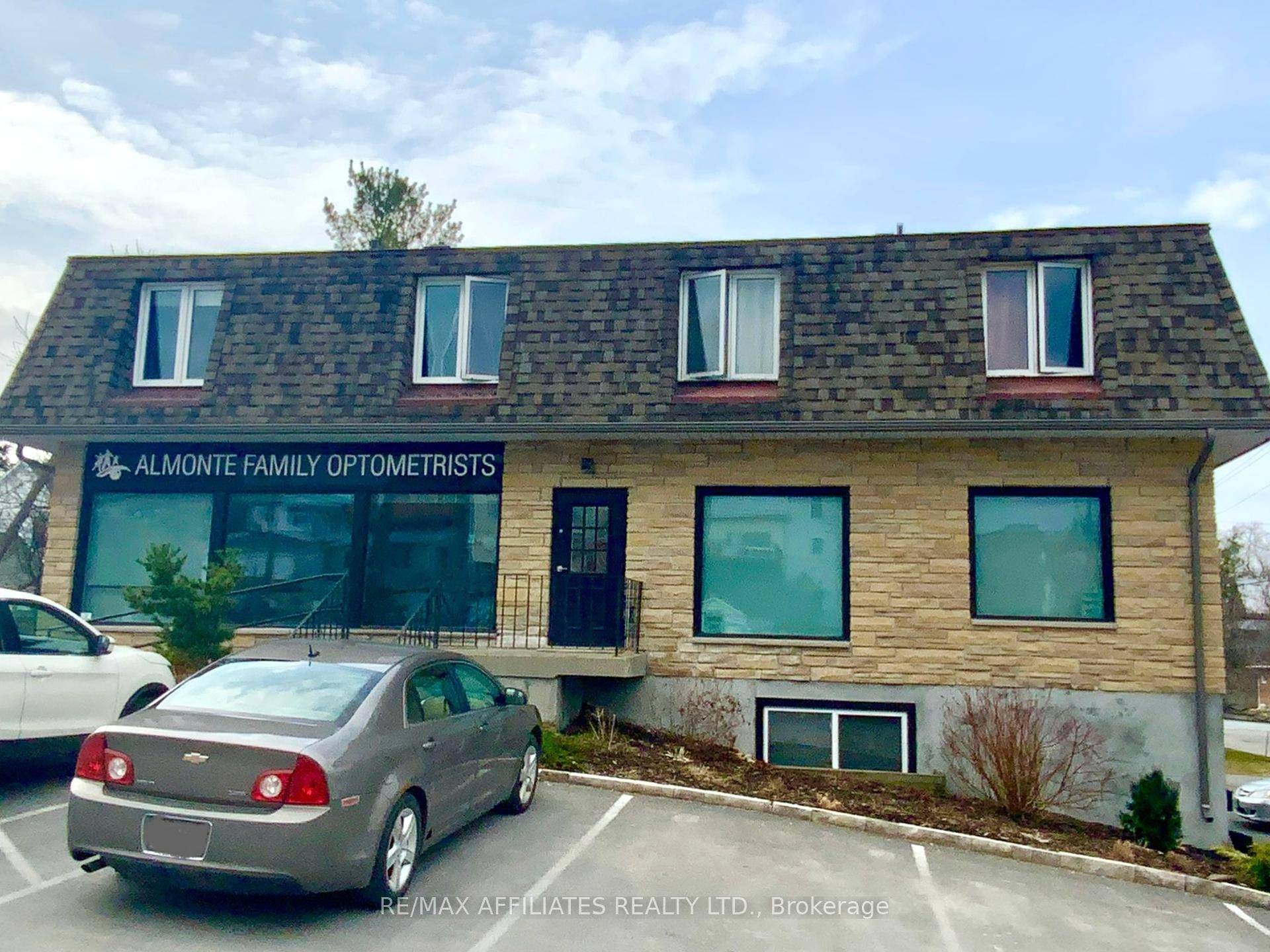 This versatile investment property offers both commercial and residential spaces in the heart of Mississippi Mills, a town celebrated for its rich heritage and vibrant community.