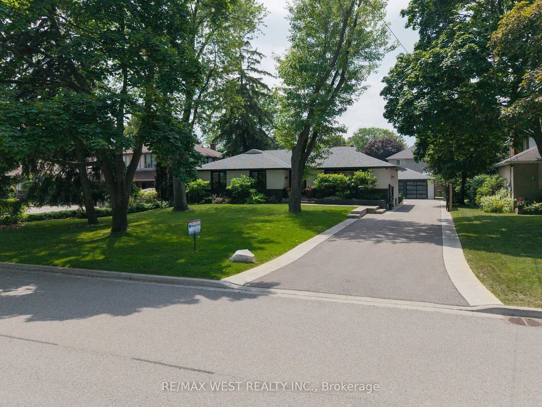 Stunning Wardwood Road, bungalow boasting 3 1 spacious bedrooms amp ; 2 1 modern washrooms.