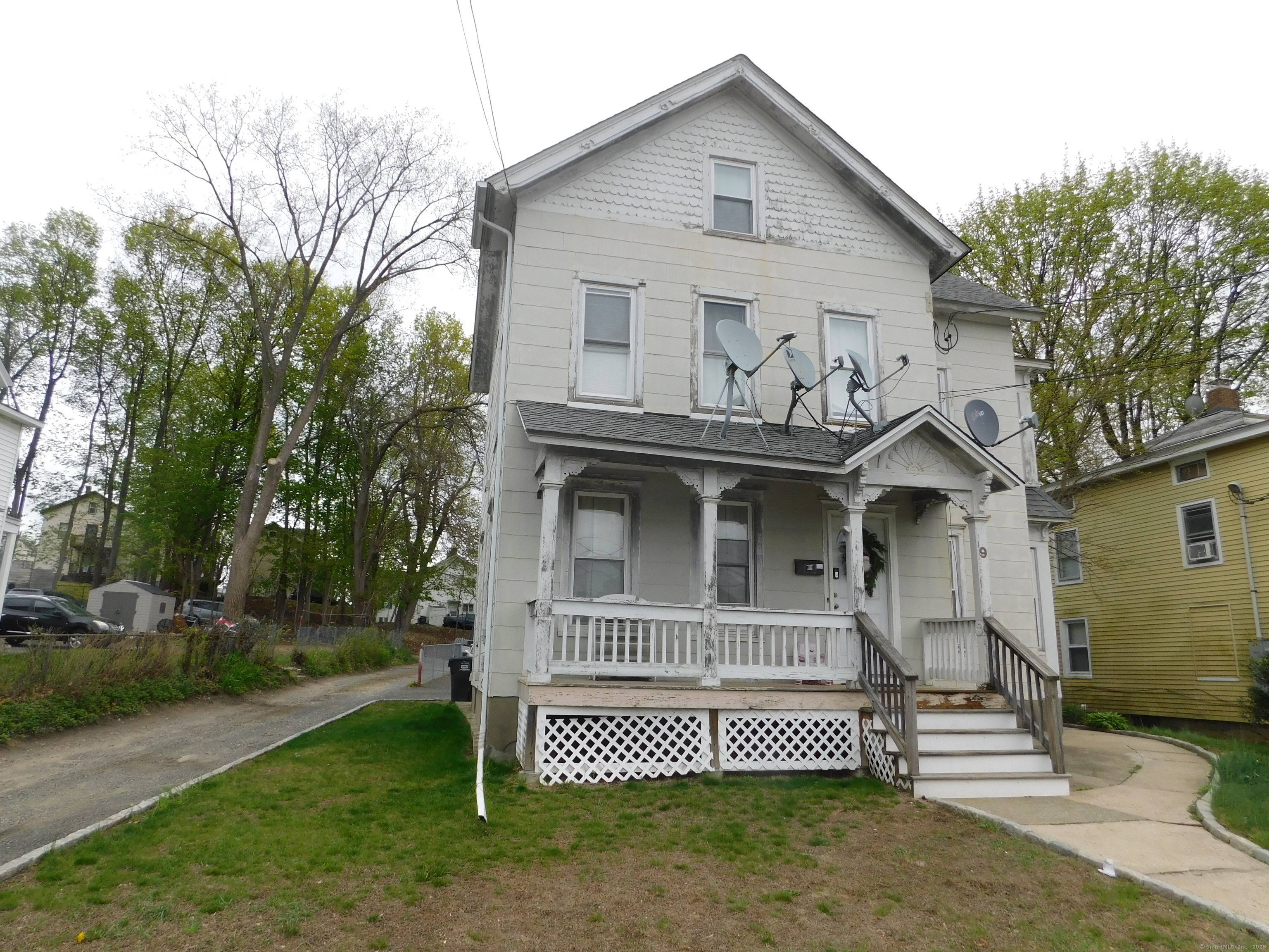 INVESTORS OR OWNER OCCUPIED_GREAT INCOME POTENTIAL.