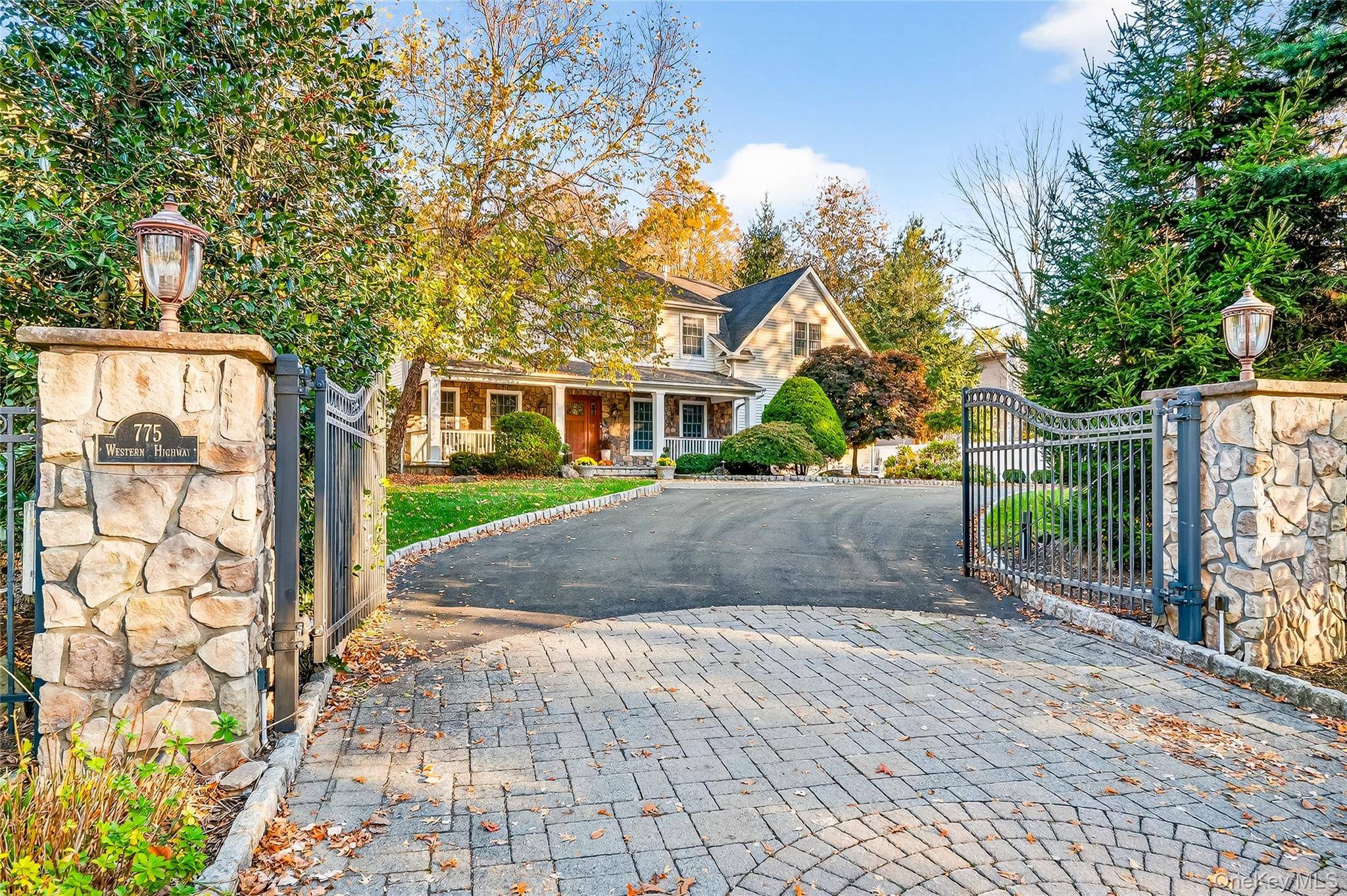 Welcome Home to 775 Western Highway.