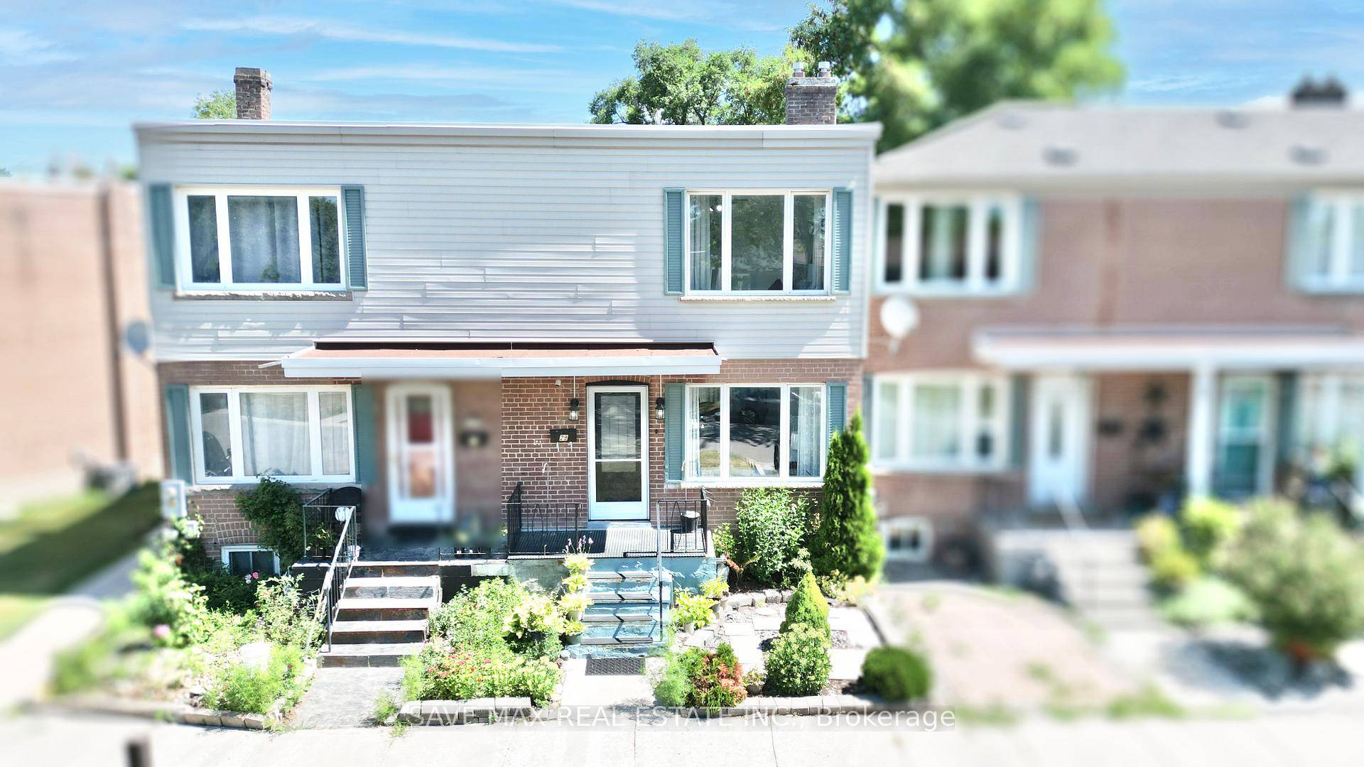 Beautifully Updated 2 1 Bedroom Freehold Townhouse in Prime Transit Accessible Location !