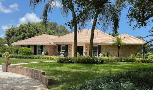 Spacious 3 bed, 3 full bath estate style home with a nice family room, private pool and golf course view from your backyard in prestigious Turtle Creek located in Jupiter, ...