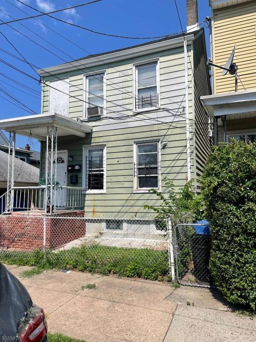 Well maintained, ready to move in 2 Family Home featuring 2 bedrooms apartment on first floor and 2 bedrooms apartment on 2nd floor.