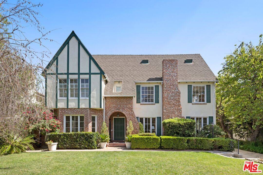 832  S Windsor Blvd 5BR Hancock Park La