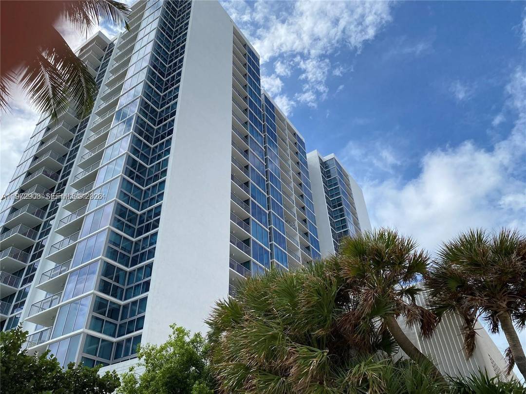 Miami Beach lifestyle at the oceanfront Mirasol Ocean Towers !