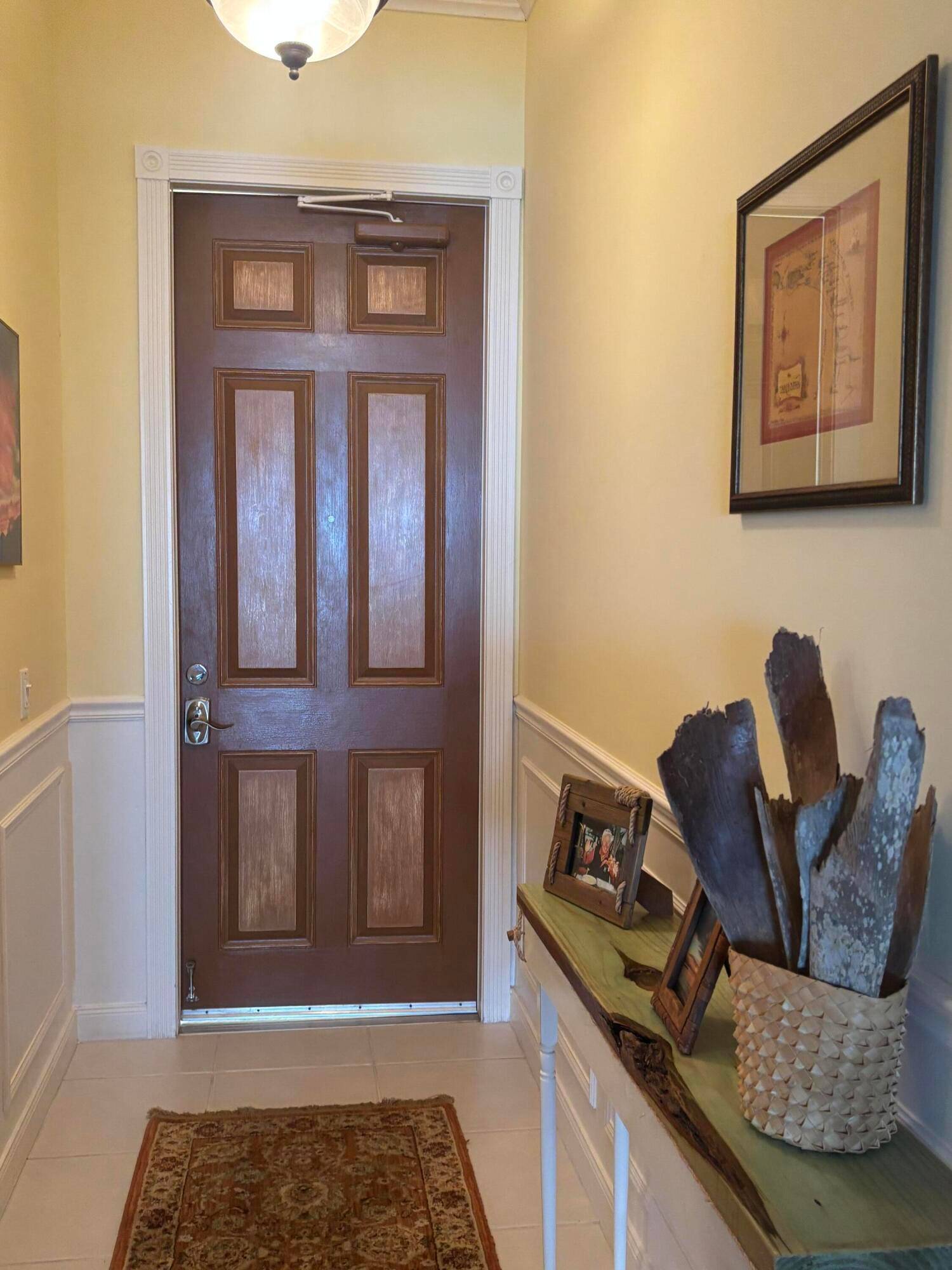 Perfectly decorated Harbour Isle Condo on the Indian River Lagoon Intra Coastal Waterway for your seasonal rental !