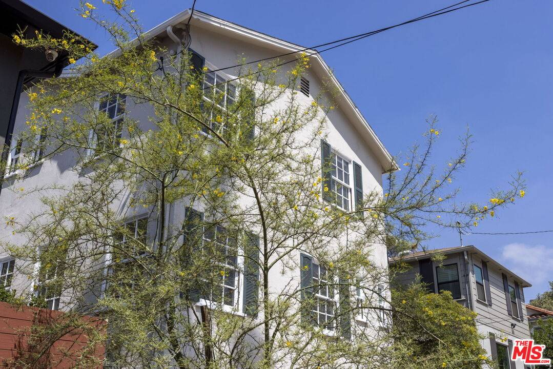 2547   Canyon Dr 4BR Hollywood Hills East La