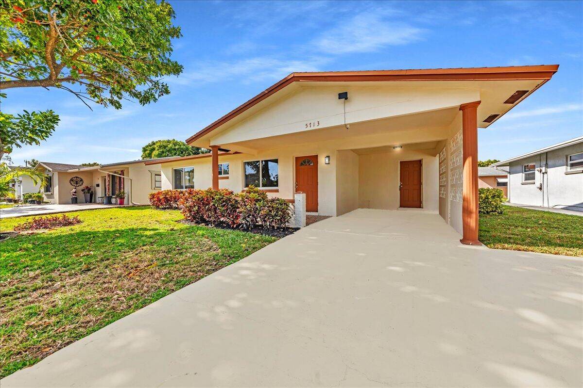 Remodeled 2bd 2ba in Mainlands of Tamarac Lakes.