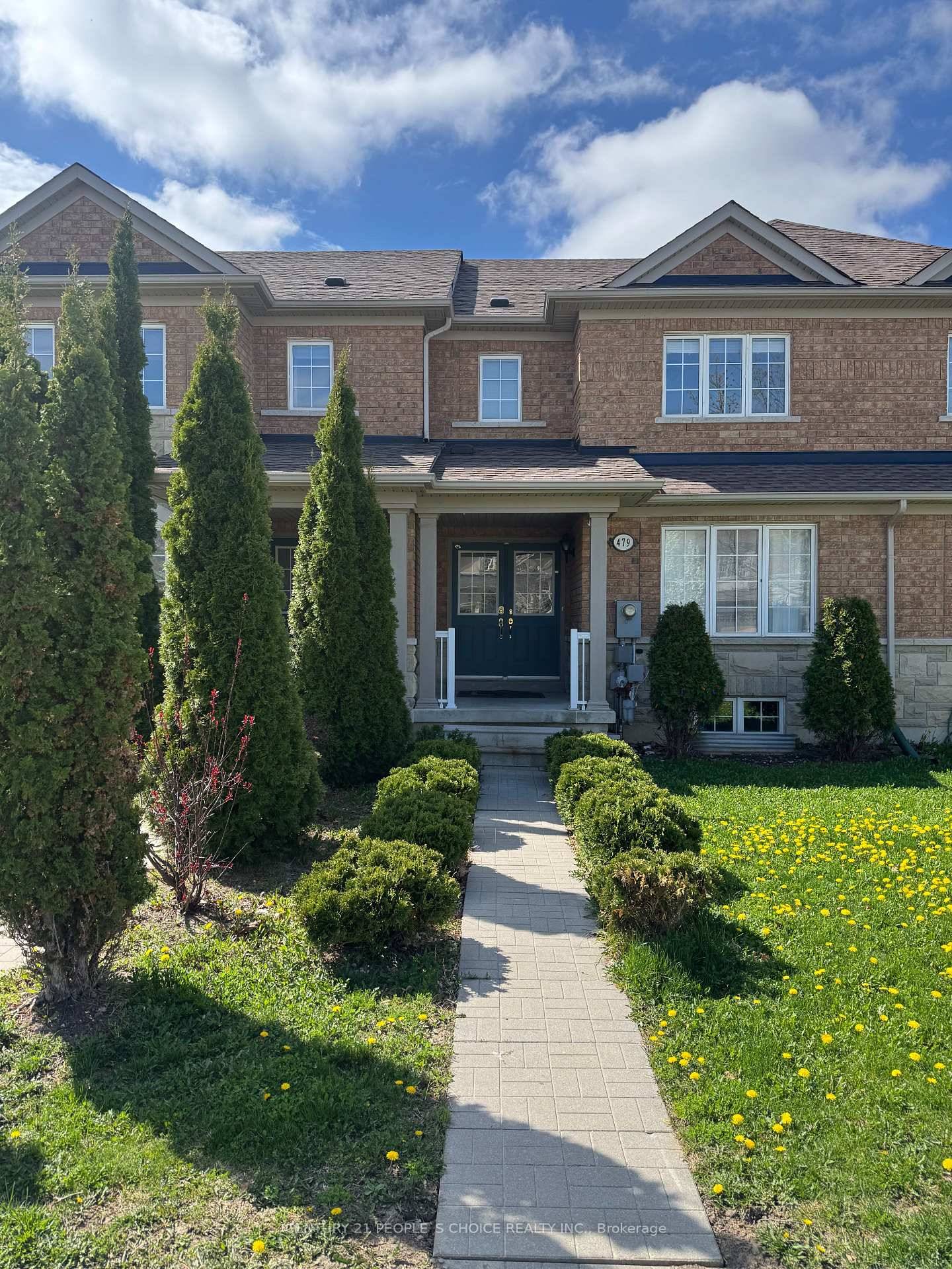 Steps from Schools, Parks, Community Centre, Highway 400, and Public Transit.