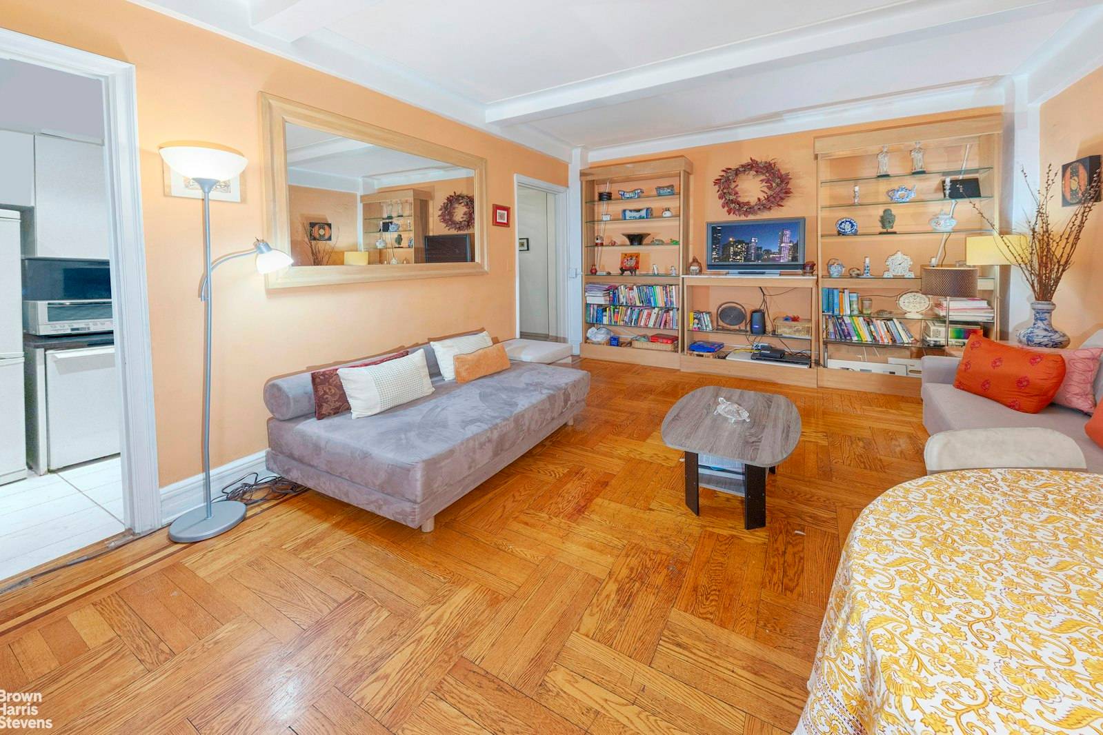 Upper East Side Prewar Jewel Steps from the 92nd Street Y 1 Bedroom 1 Windowed Bath Coop Situated on the coveted Upper East Side, this perfectly curated layout prewar co ...