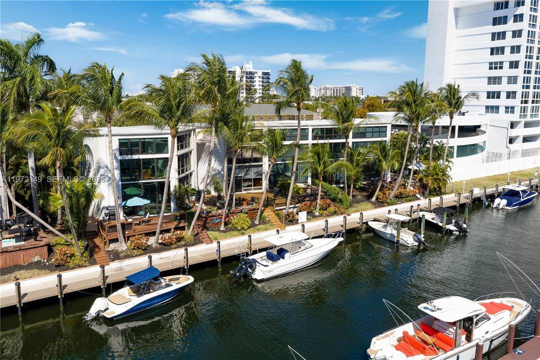 Beautifully updated townhome in a prime Fort Lauderdale waterfront location.