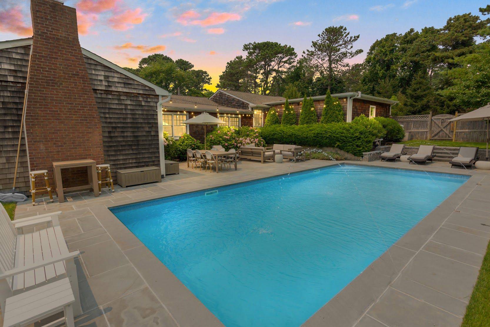 Stylish Southampton 4 BR 3 BATH Pool Close Southampton Village