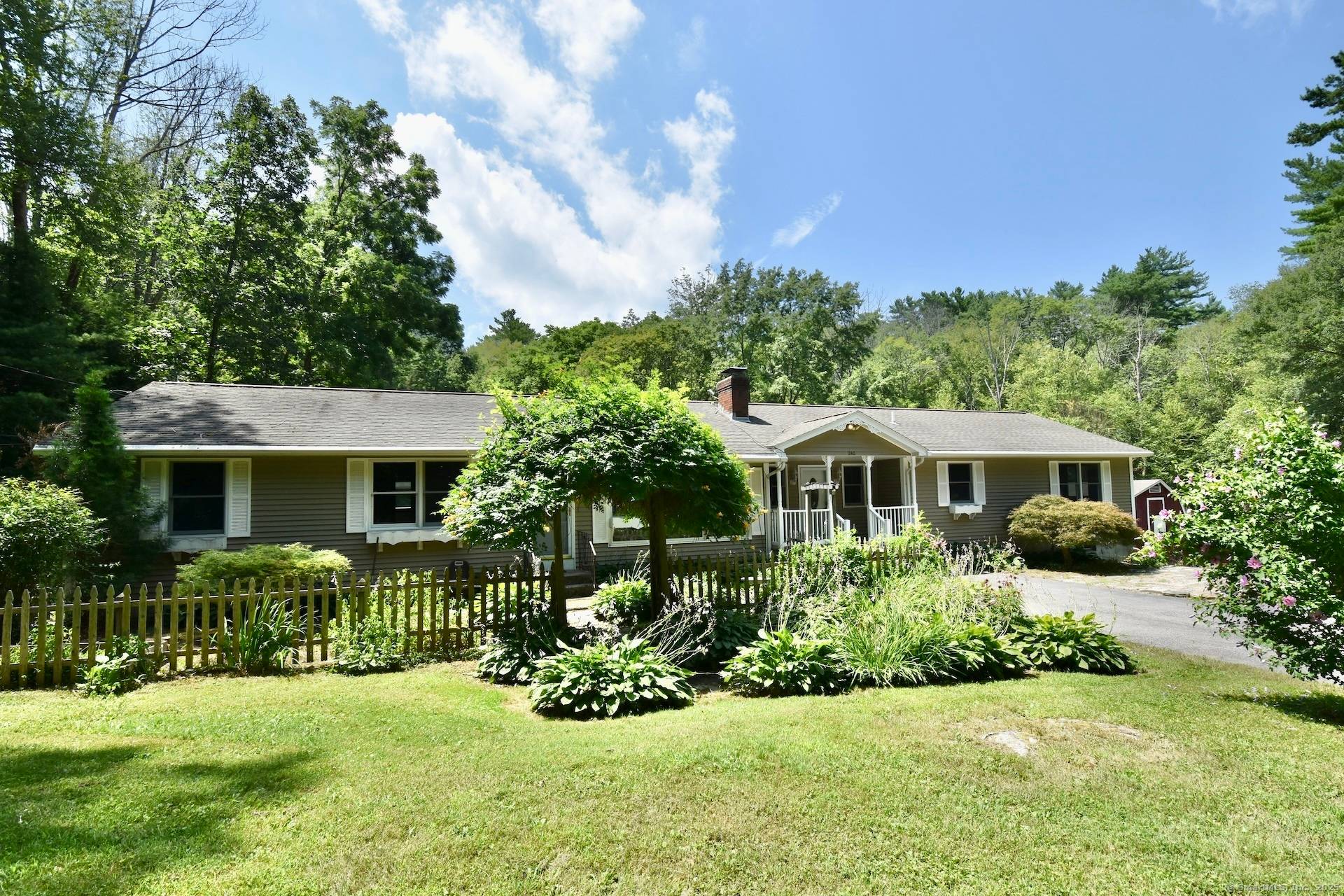 Welcome to your private country retreat in the heart of Thompson !
