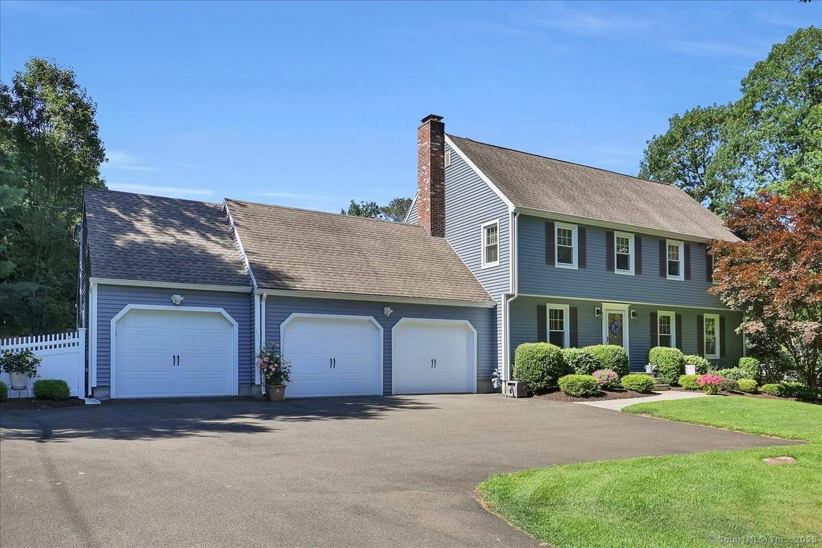 Set in the center of a desirable, well established Mt.