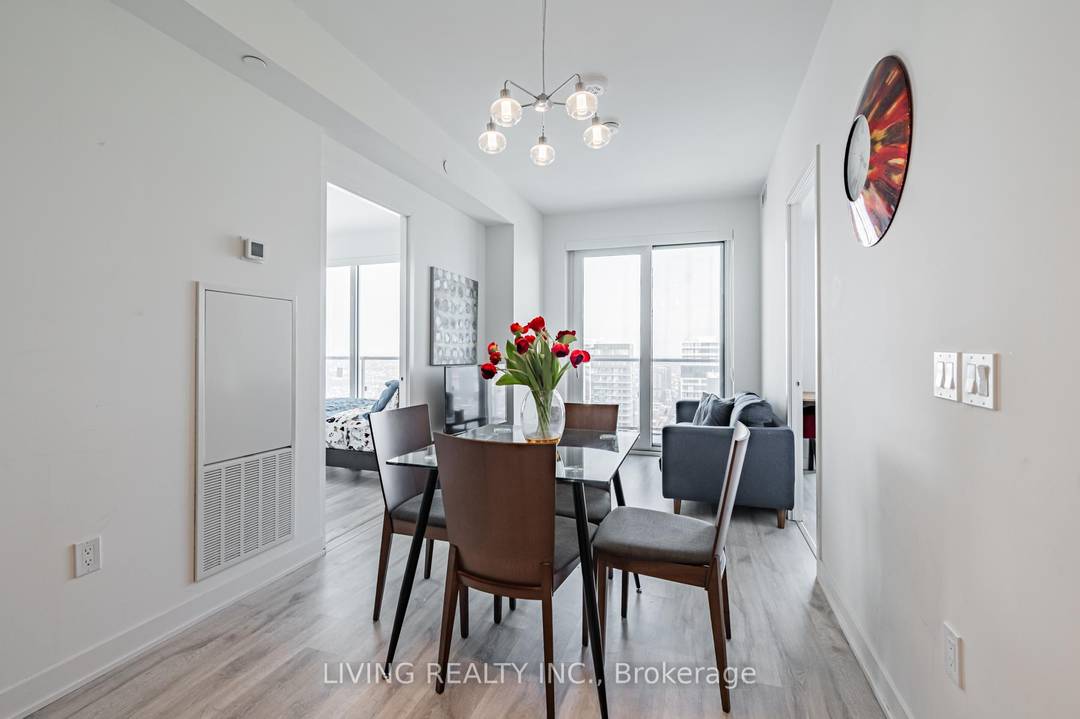 Fully Furnished with modern furniture !