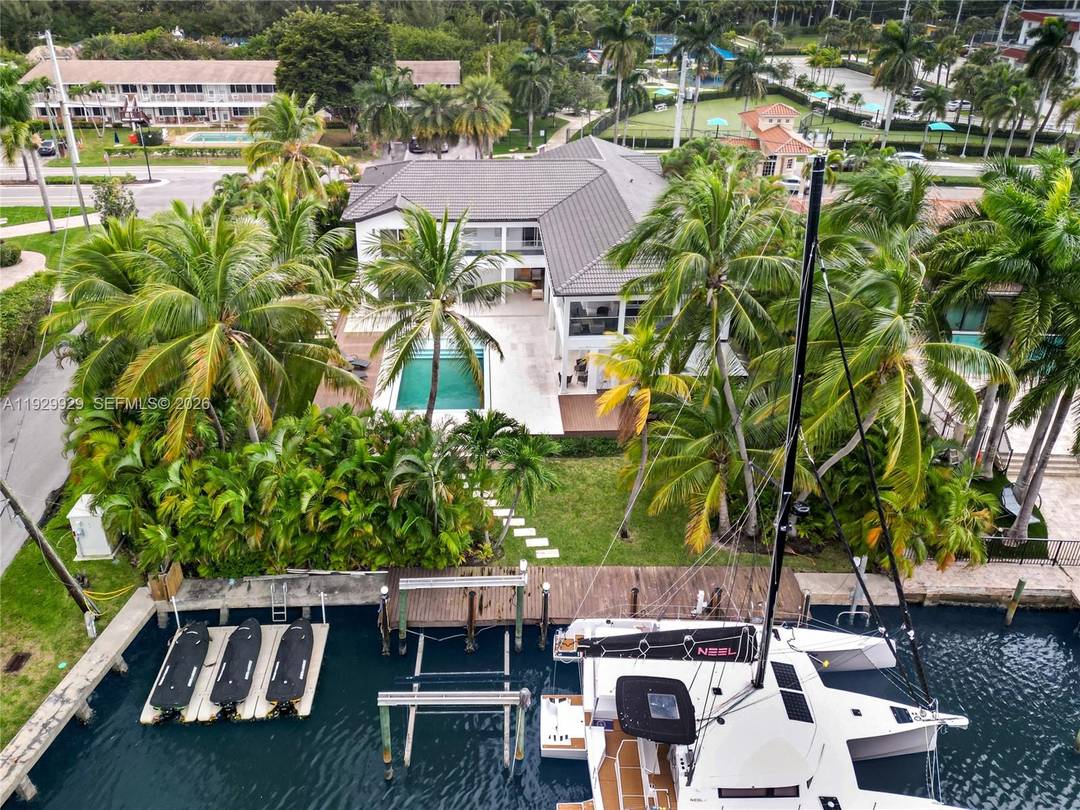 YACHTER S DREAM. Exceptional 15, 000 sq ft waterfront estate with 100 ft of seawall and direct ocean access, located in the prestigious gated community of Golden Isles.