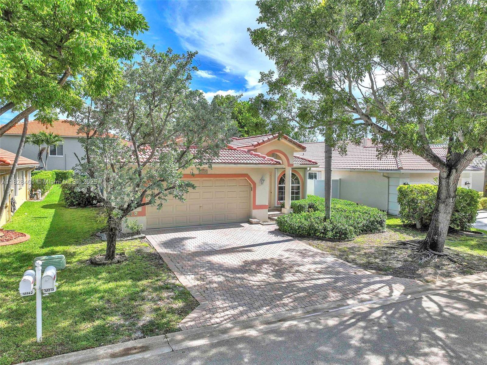 Charming One Story Home in Sought After Sawgrass Village !