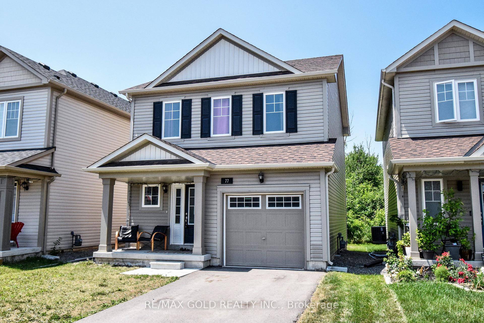 Welcome to 77 Tumblewood Crescent, a well maintained detached home offering over 1, 900 square feet of finished space.