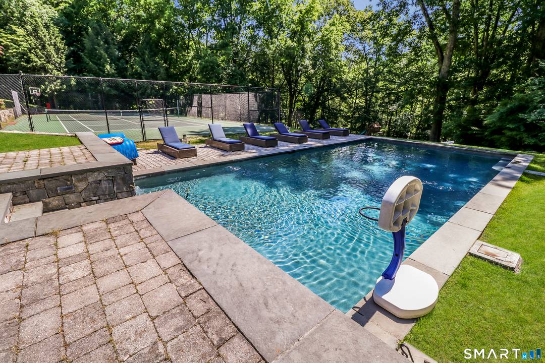 Enjoy the resort lifestyle in this beautiful home !