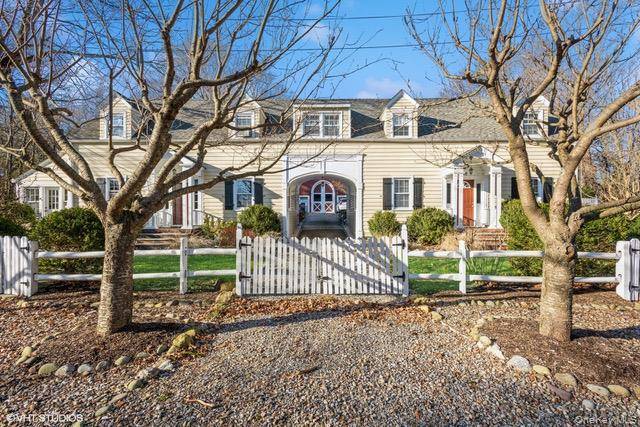 Chic amp ; Sophisticated Living at 16 Upland Lane Modern Comfort Meets Unbeatable Convenience in Armonk Discover this beautifully updated townhouse offering a perfect blend of style, space, and a ...