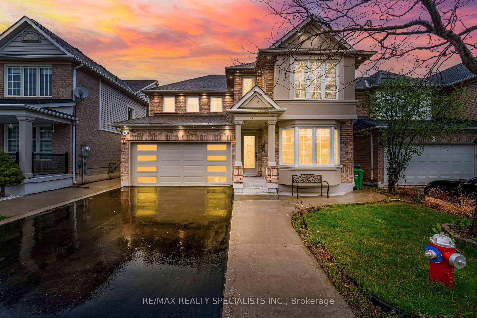 Beautifully maintained 4 bed, 3 bath detached home on a 41 ft wide lot with 6 car parking !