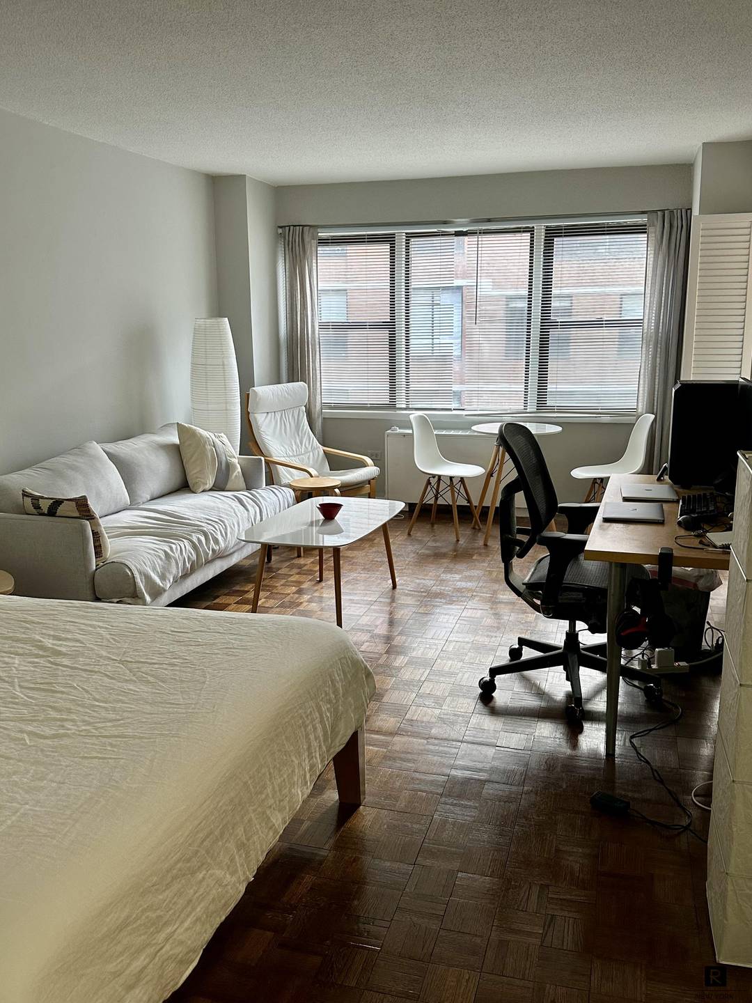 Large Sunny Studio in Doorman Building with Laundry and Rooftop !