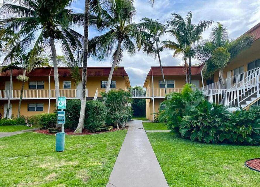Charming Coastal Gem, just freshly cleaned and repainted.