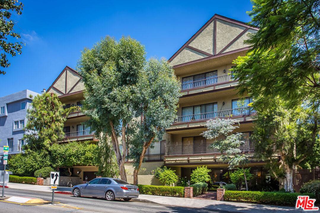 1210  N Kings Rd 2BR Sunset Strip La