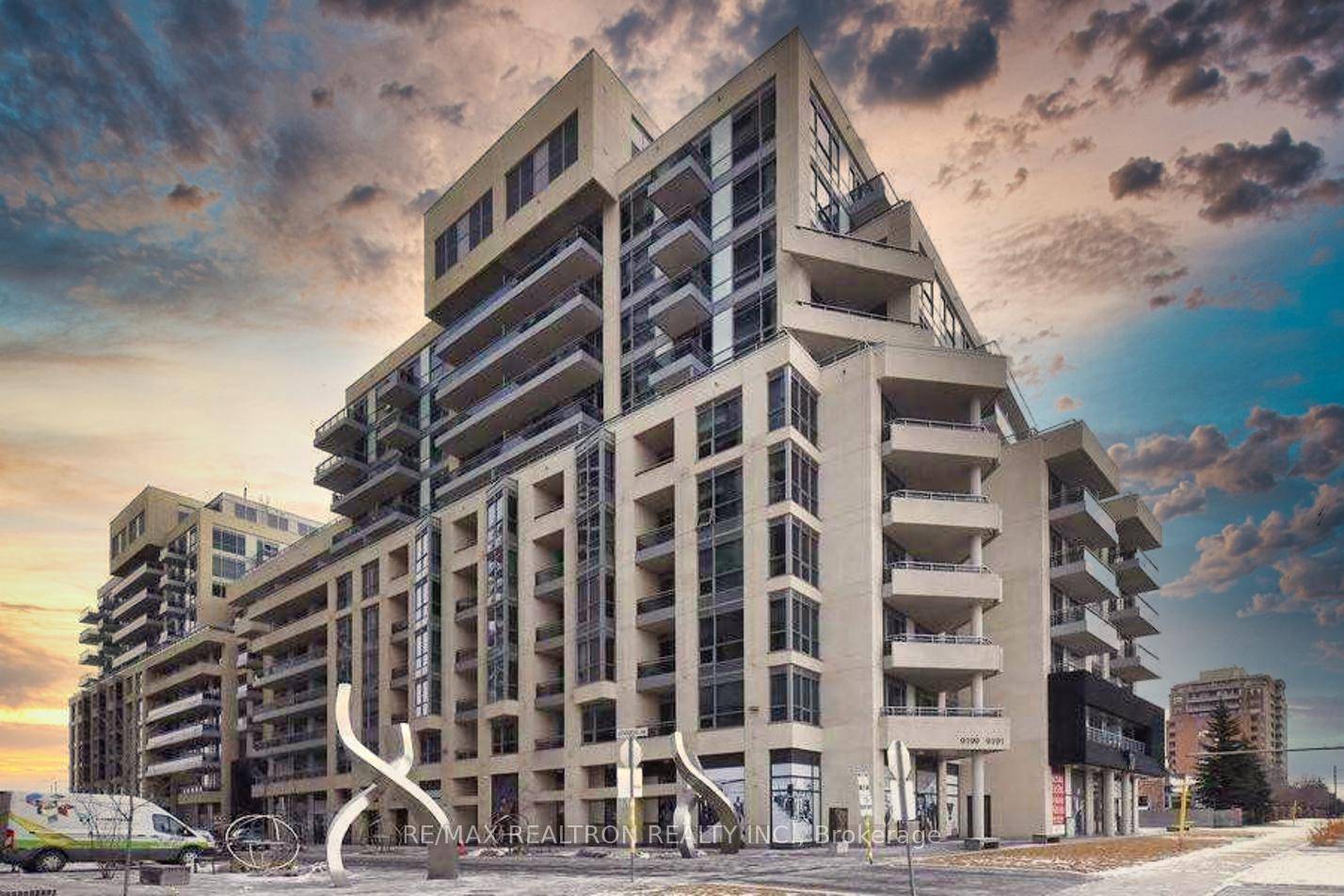 Luxurious Beverly Hills Condo In The Heart Of Richmond Hill Yonge 16th Location !