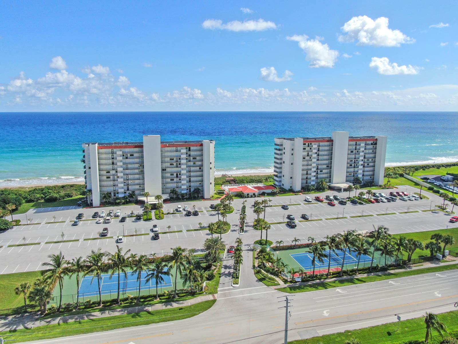 OCEAN TOWERS ON HUTCHINSON ISLAND 7th floor with stunning, direct Ocean Views, immaculate condition, ready to move in !