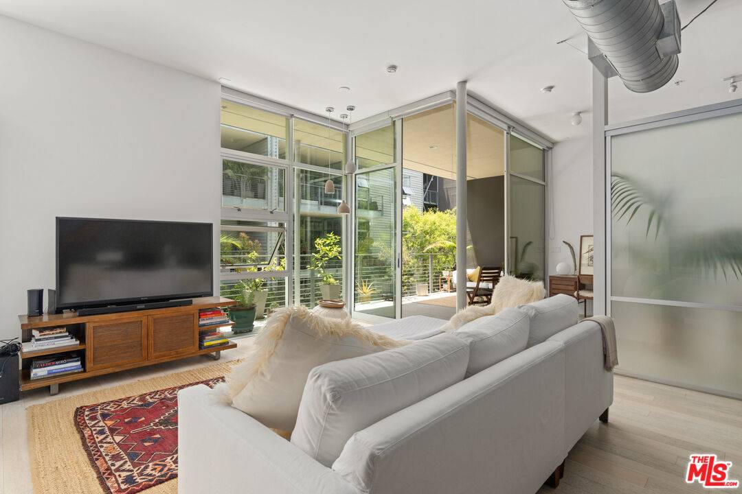 4080  Glencoe AVE Marina Del Rey LA