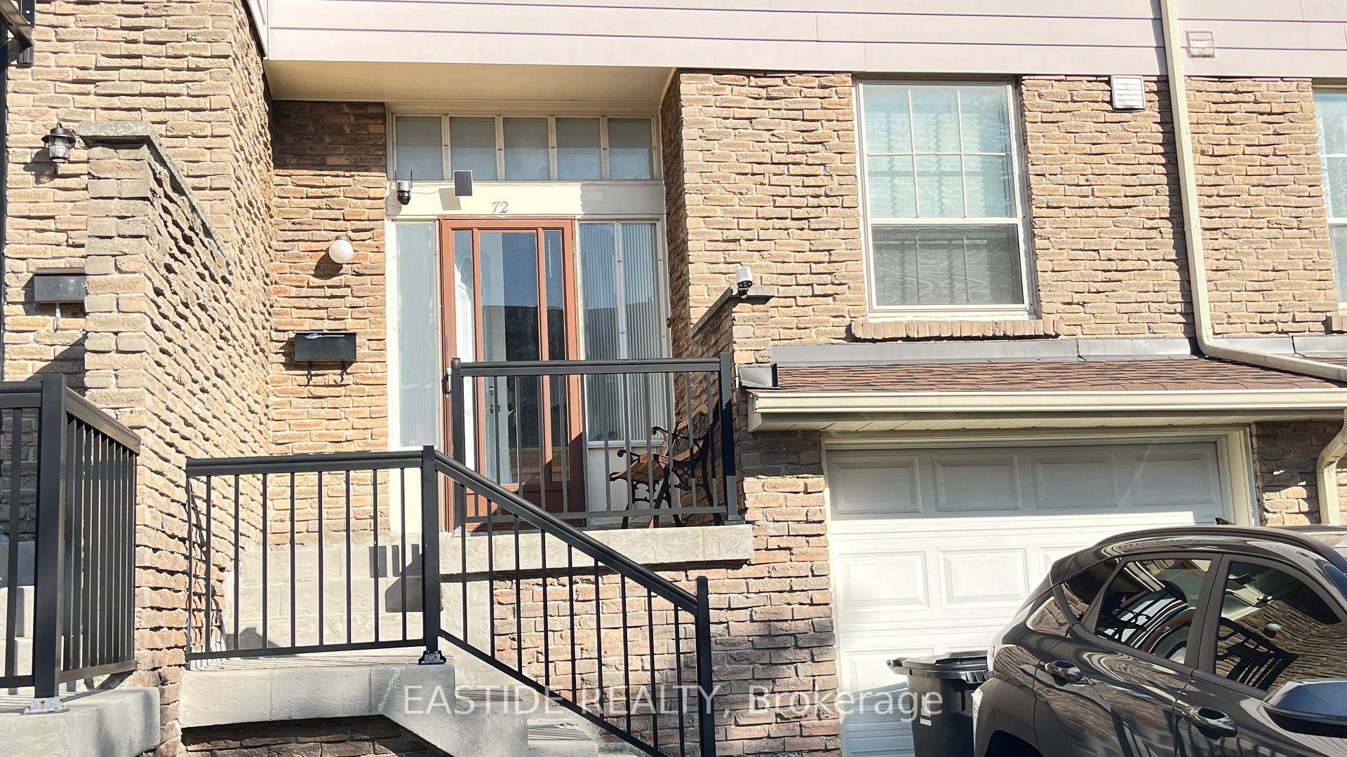 Discover comfortable and convenient living in this bright and spacious 3bed, 3bath condominium townhouse in the heart of L'Amoreaux.