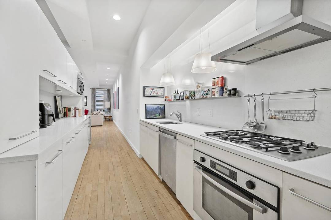 We re Back and Better Than EverNow Offered at 1, 175, 000Don t miss Apartment 1224 at Downtown by Starck, a striking loft residence in the iconic 15 Broad Street.