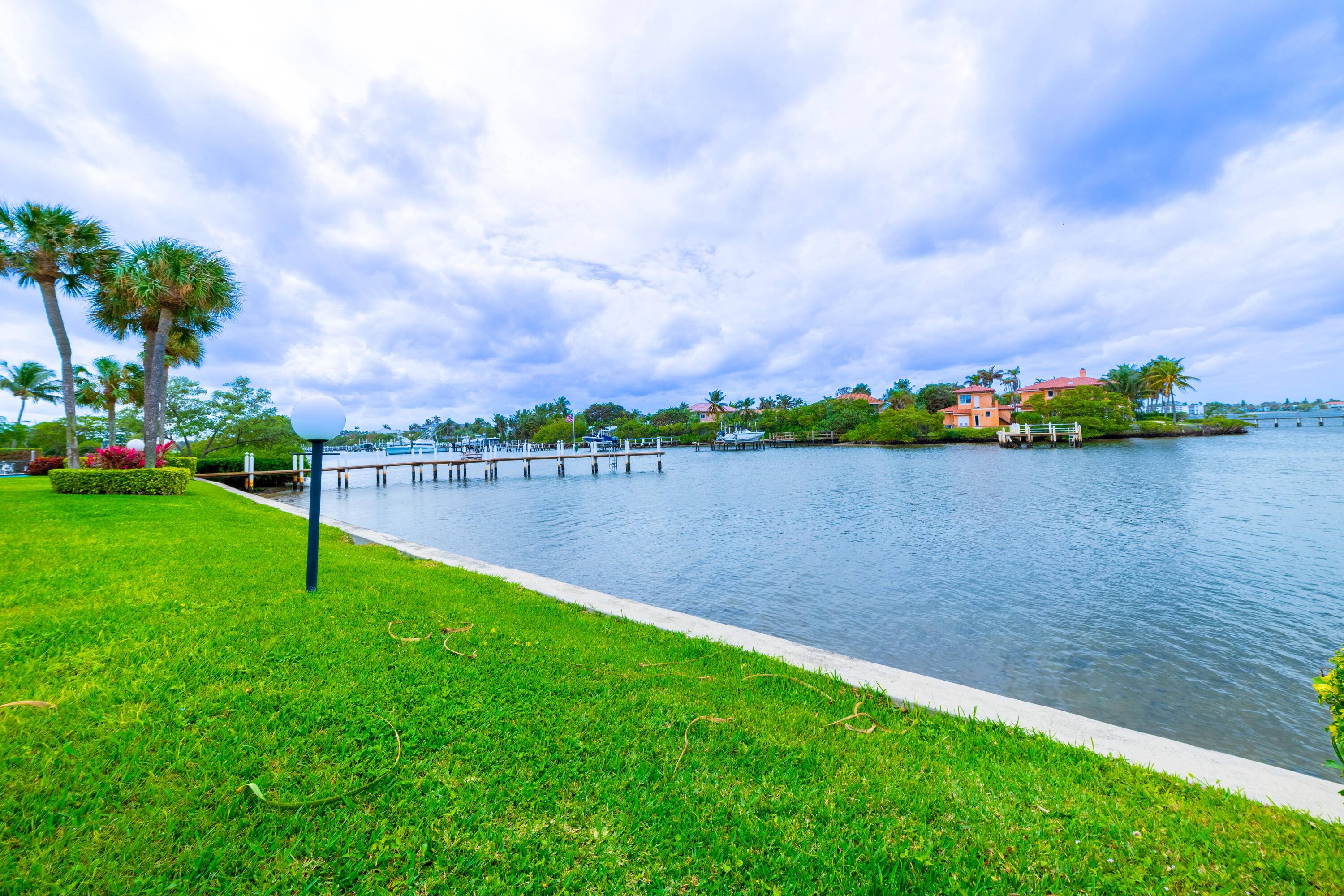 Direct Intracoastal Townhouse Available for 4 month Seasonal or Annual rent.