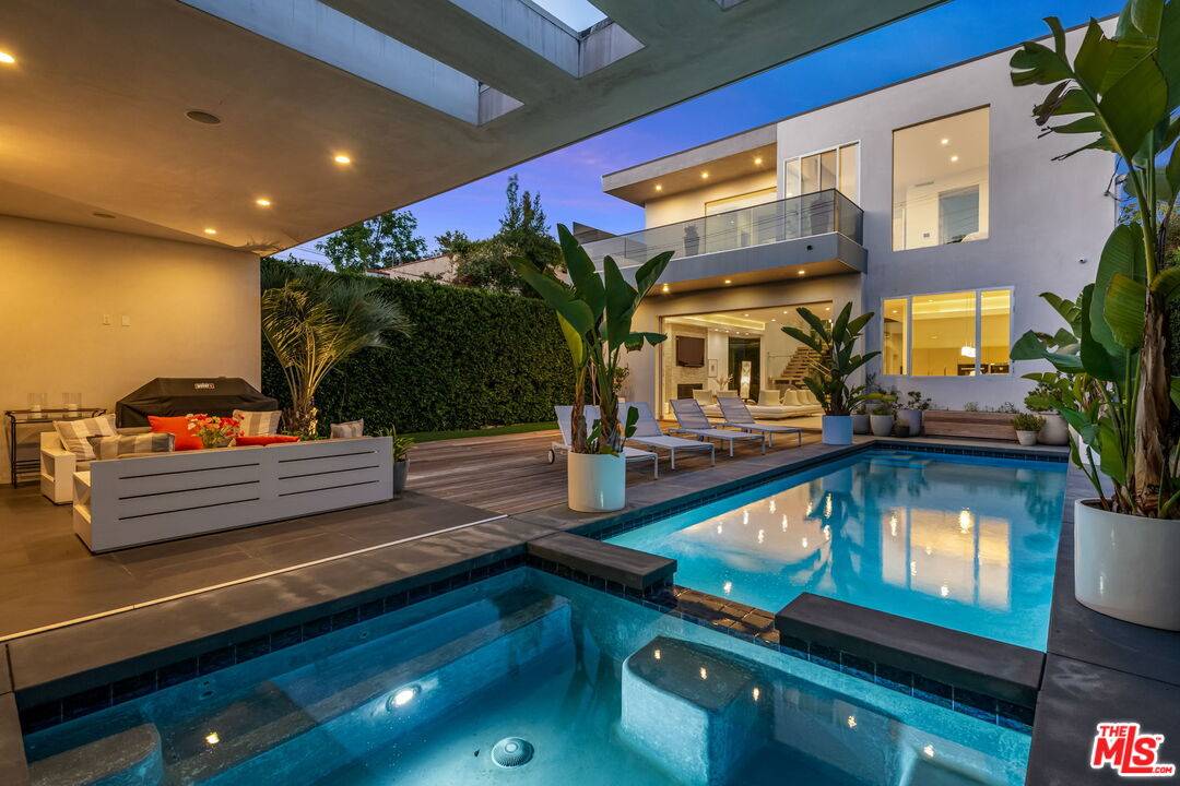 741  N Fuller Ave 5BR Hollywood Hills East La