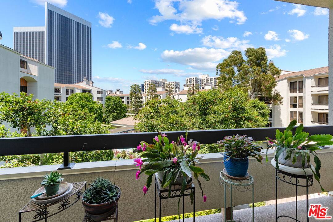 2102 Century Park Ln 2BR Beverlywood La