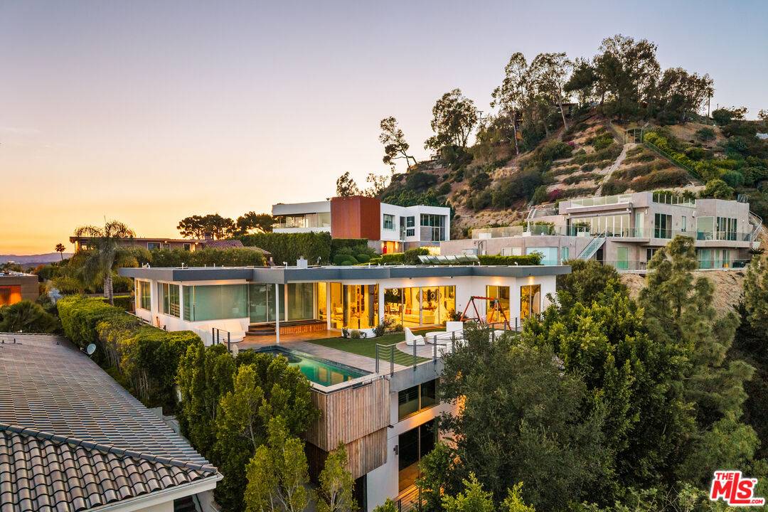 9353 Nightingale Dr 4BR Sunset Strip La