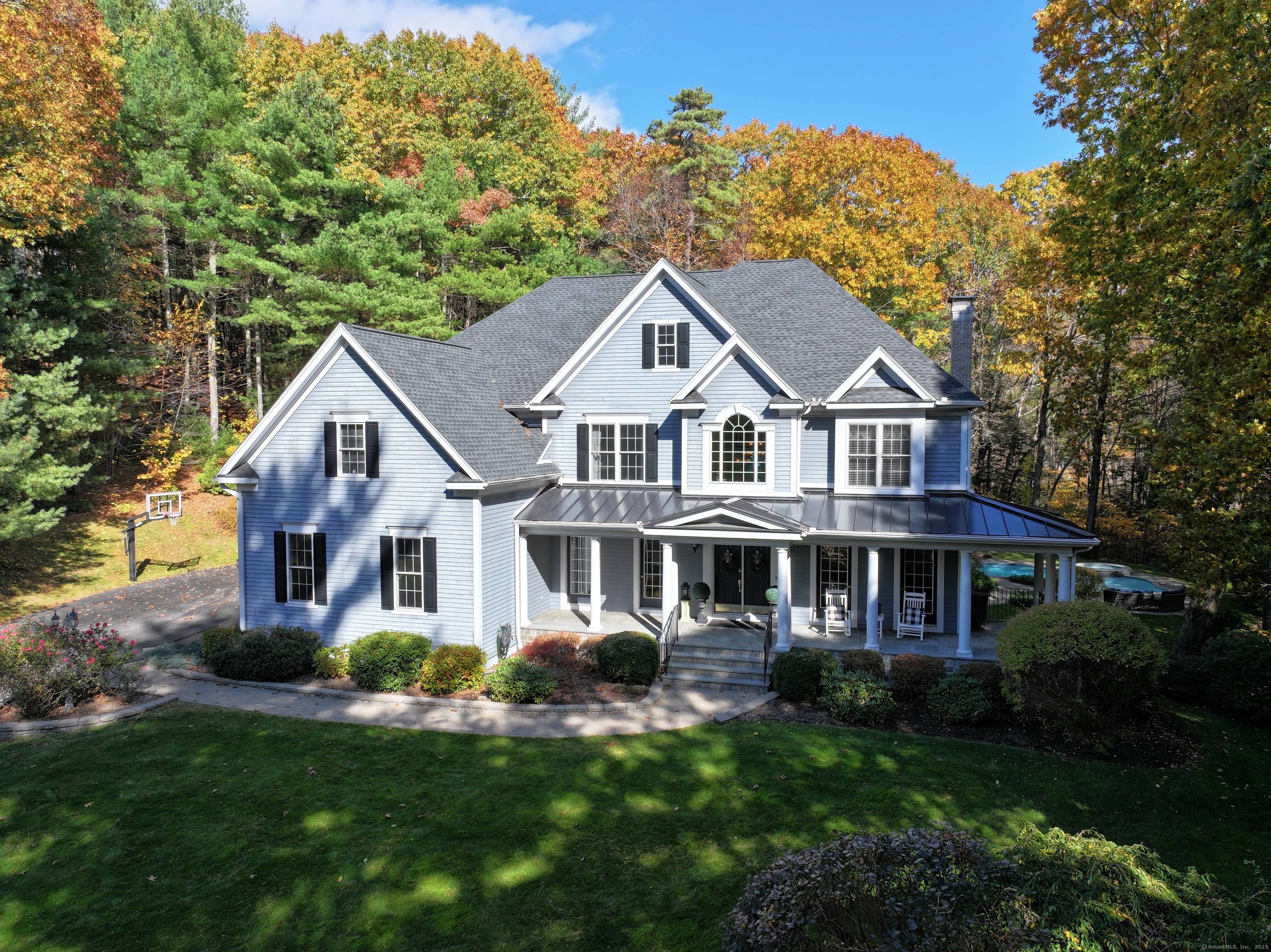 Welcome Home to Lazy Valley Luxury !