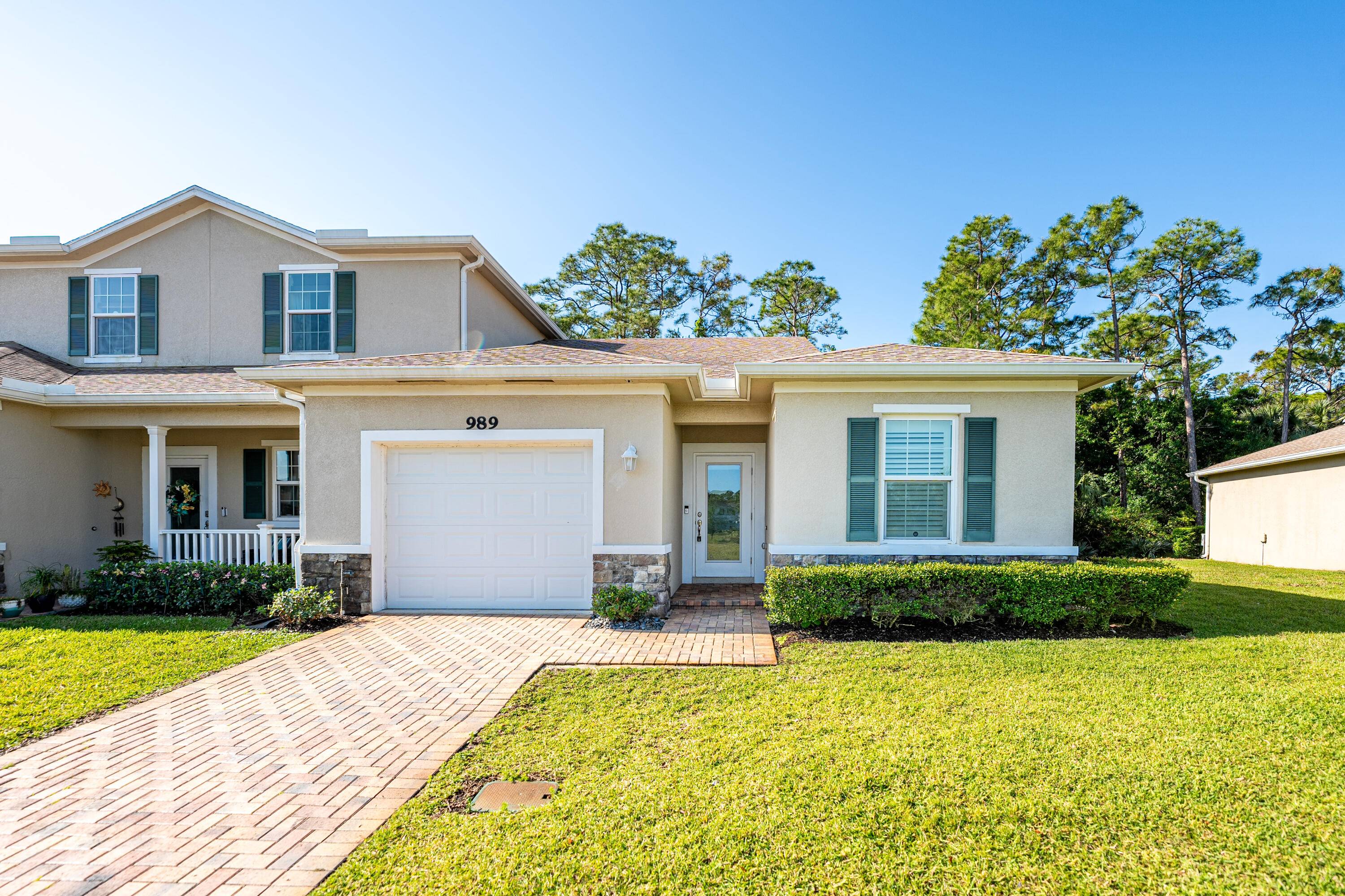 Super high efficiency townhome located in the most quaint community of River Place on the St Lucie.