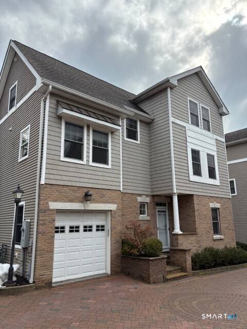 Beautiful free standing 2 3 bedroom townhouse with two full baths and two half baths in excellent condition on the Stamford Darien border within walking distance of Glenbrook and Noroton ...