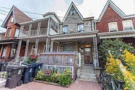 Welcome to this charming and well maintained upper level unit in a classic home located in the vibrant Lower Annex neighbourhood, just steps from Bathurst amp ; College.