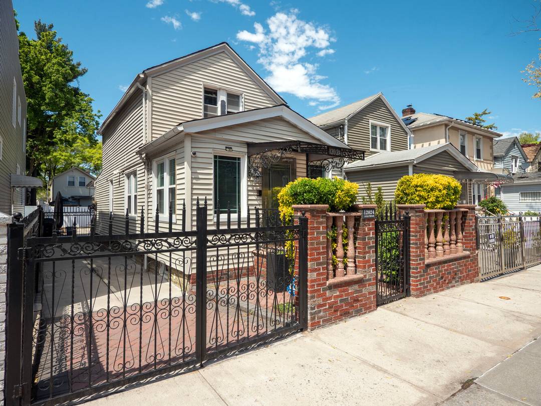 A beautifully maintained detached single family home offering the perfect blend of comfort, functionality, and outdoor space in Jamaica, Queens.