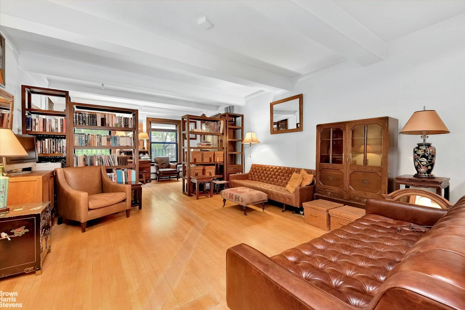 This rarely available classic condo loft is a true gem, located in the quiet northern end of the East Village in a discreet five story building.