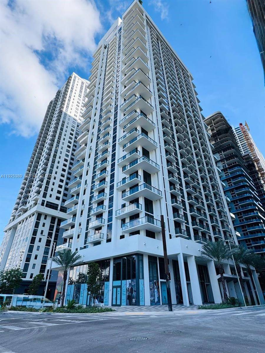 This beautiful super exclusive 1 bedroom 1 bathroom brand new 2025 condo is located in Crosby Miami World Center in Downtown Miami.