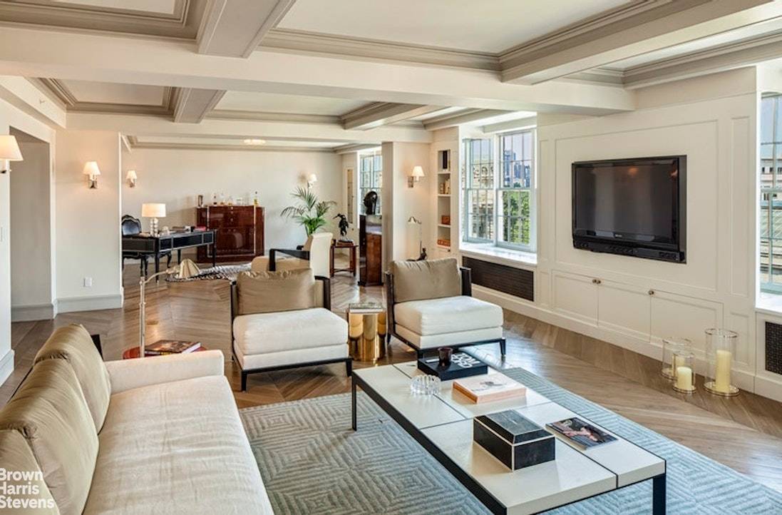 5th Avenue Elegance with Condo Rules This elegant 3 bedroom, 3.