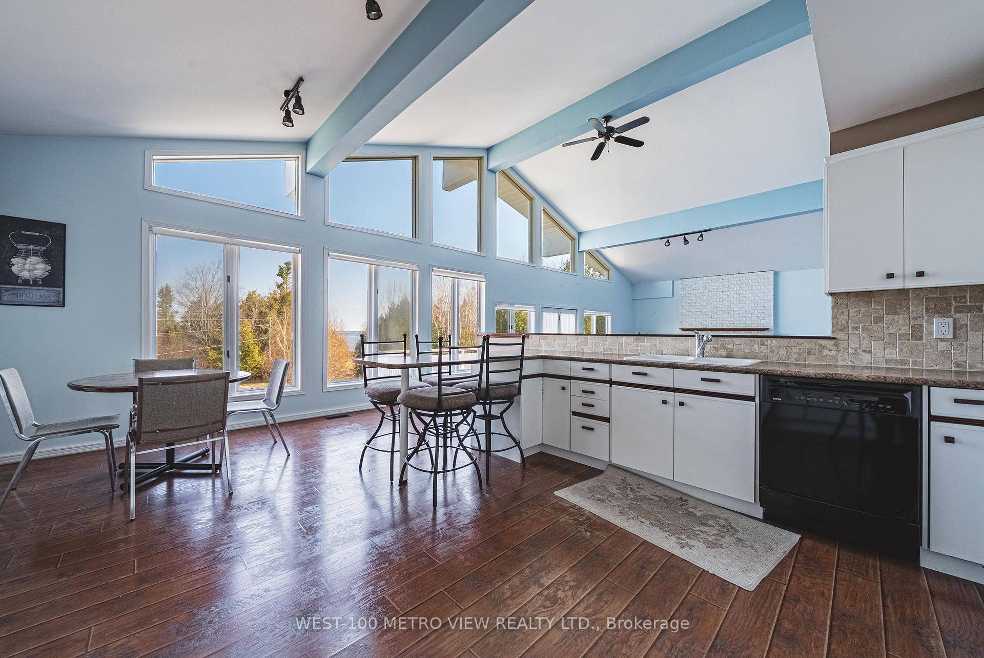 Motivated Seller ! Seller willing to entertain a vendor take back mortgage !