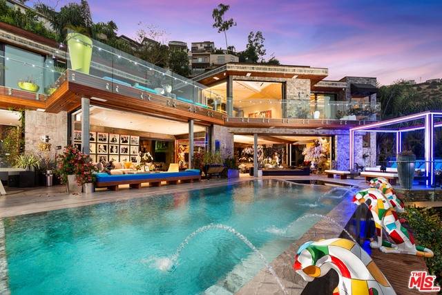 8356  SUNSET VIEW DR 5BR Sunset Strip La